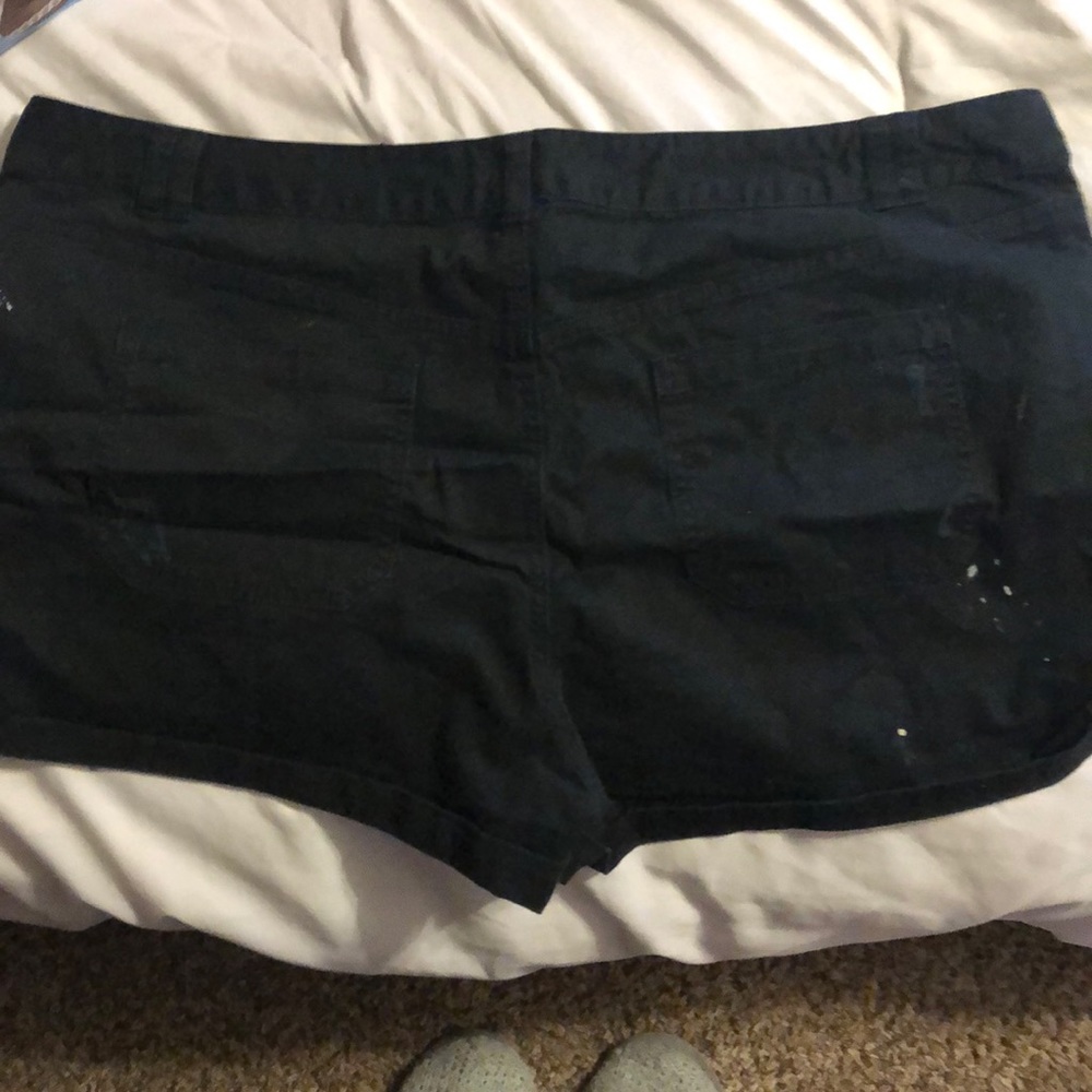 Shorts - Picture 2 of 3